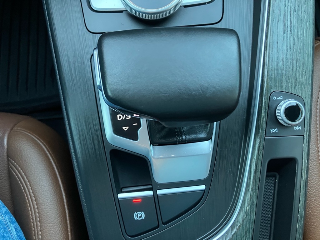 Audi A4 2.0T Premium quattro Sedan 2017