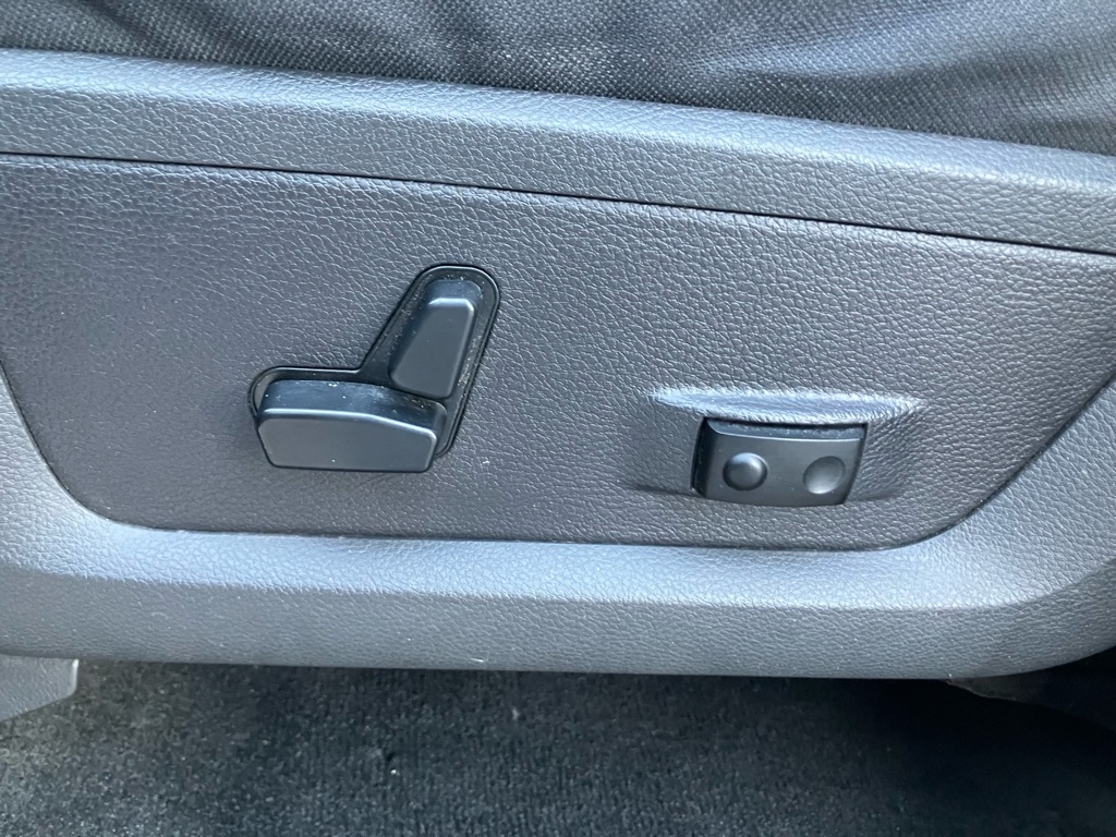 RAM 1500 SLT Crew Cab 4WD 2012