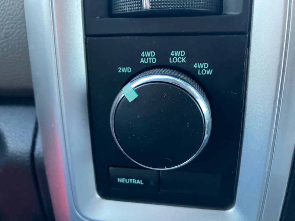 RAM 1500 SLT Crew Cab 4WD 2012