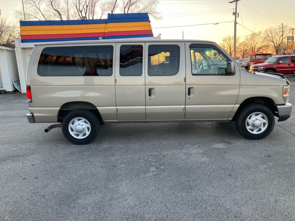 Ford Econoline E-350 XL Super Duty 2012