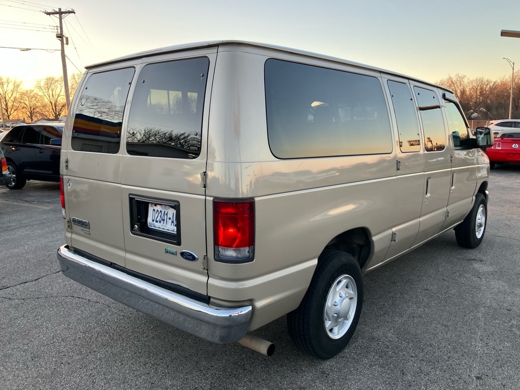 Ford Econoline E-350 XL Super Duty 2012