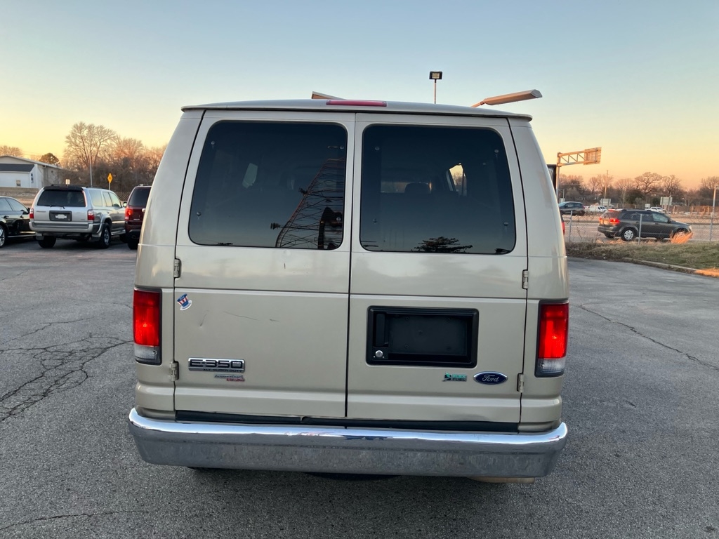 Ford Econoline E-350 XL Super Duty 2012