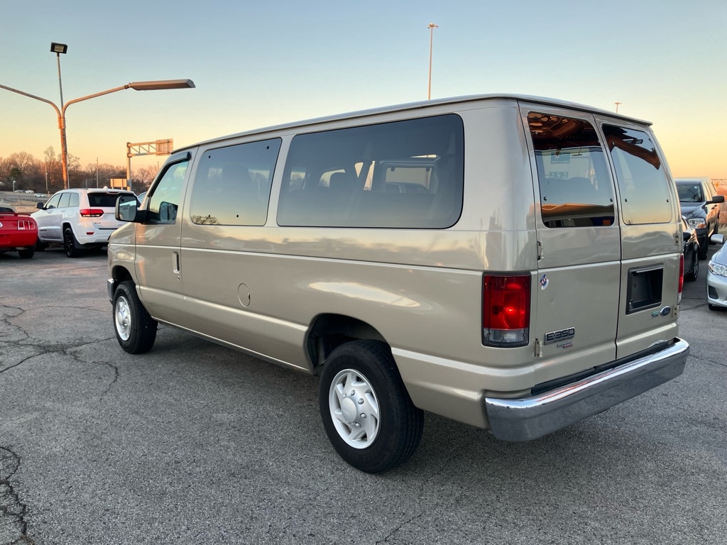 Ford Econoline E-350 XL Super Duty 2012