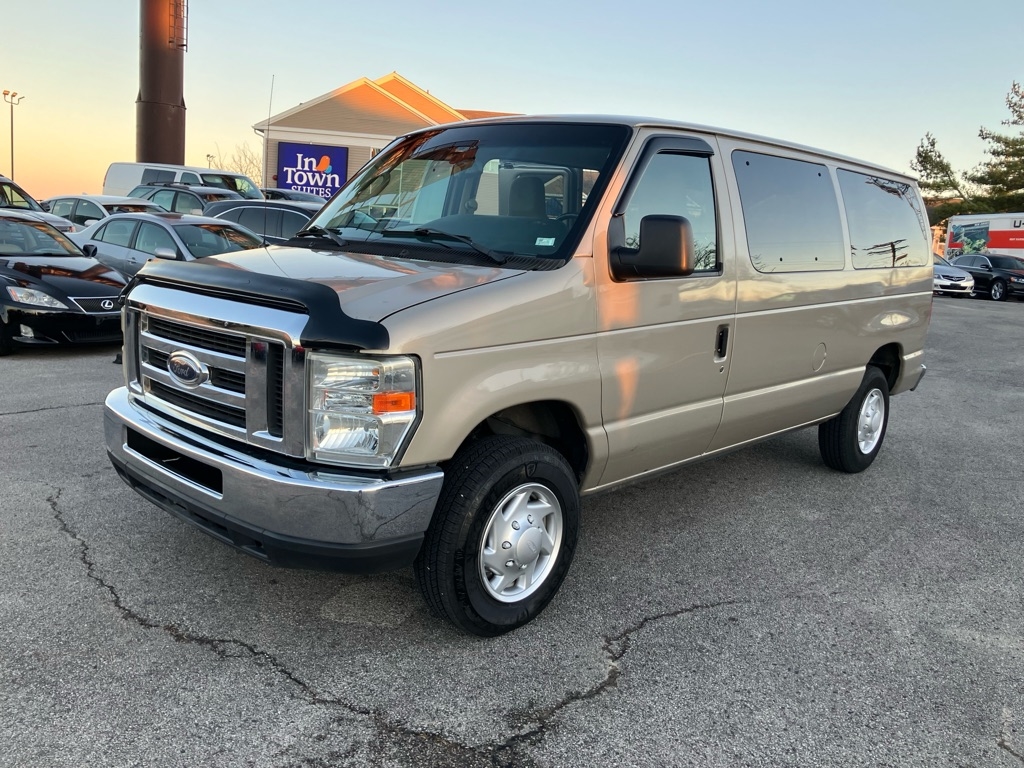 Ford Econoline E-350 XL Super Duty 2012