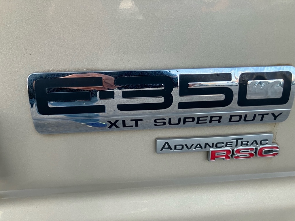 Ford Econoline E-350 XL Super Duty 2012