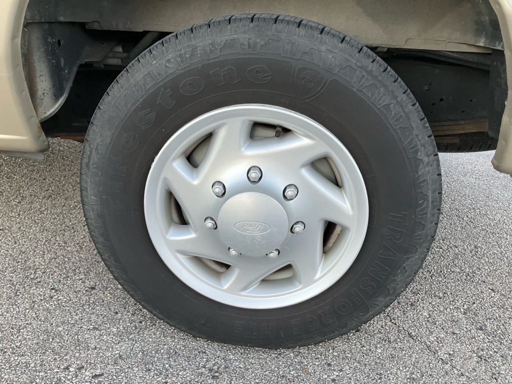 Ford Econoline E-350 XL Super Duty 2012