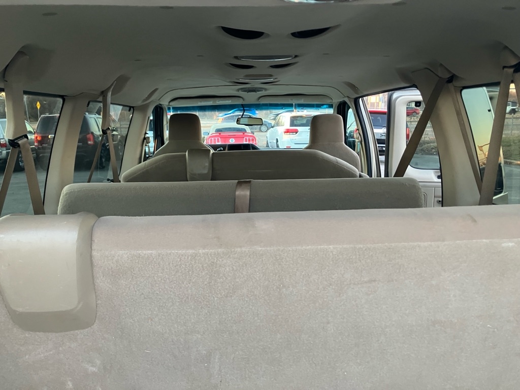 Ford Econoline E-350 XL Super Duty 2012