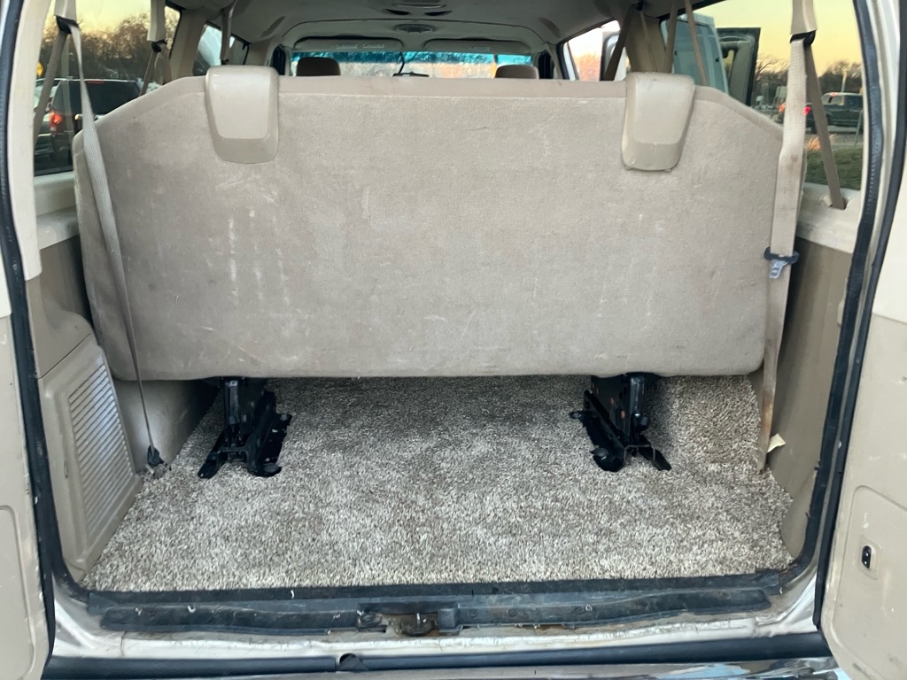 Ford Econoline E-350 XL Super Duty 2012