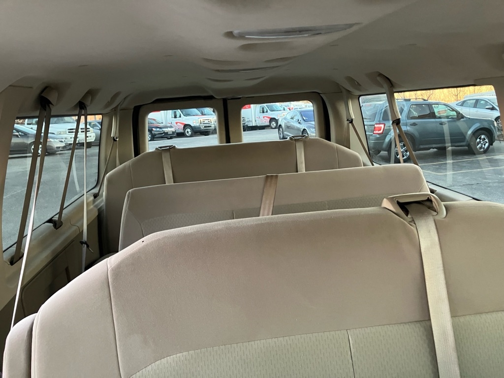 Ford Econoline E-350 XL Super Duty 2012