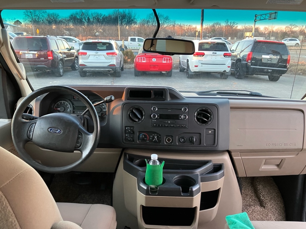 Ford Econoline E-350 XL Super Duty 2012