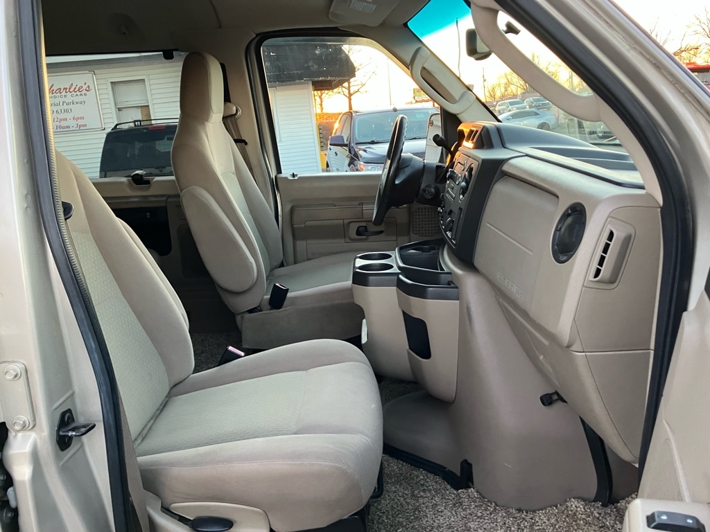 Ford Econoline E-350 XL Super Duty 2012