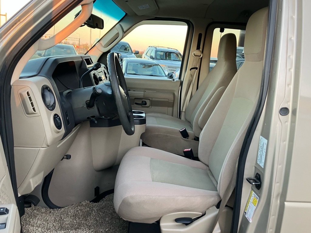 Ford Econoline E-350 XL Super Duty 2012