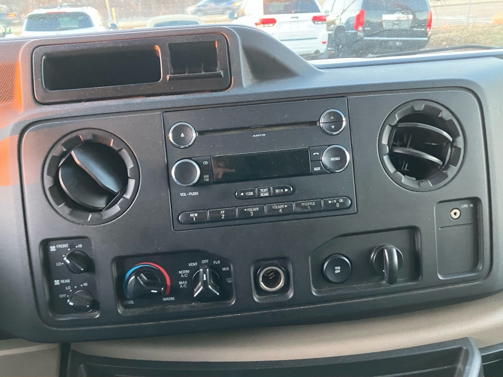 Ford Econoline E-350 XL Super Duty 2012