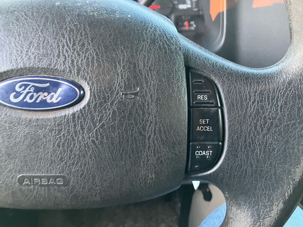 Ford Econoline E-350 XL Super Duty 2012