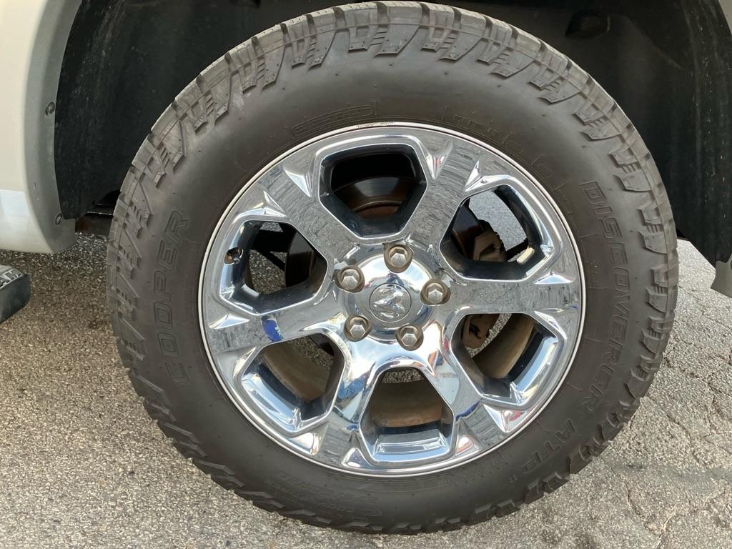 RAM 1500 Laramie Crew Cab SWB 4WD 2013