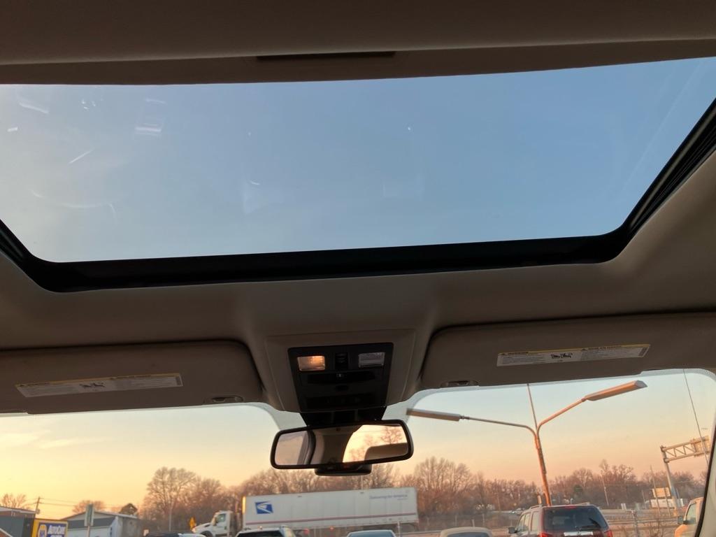 RAM 1500 Laramie Crew Cab SWB 4WD 2013