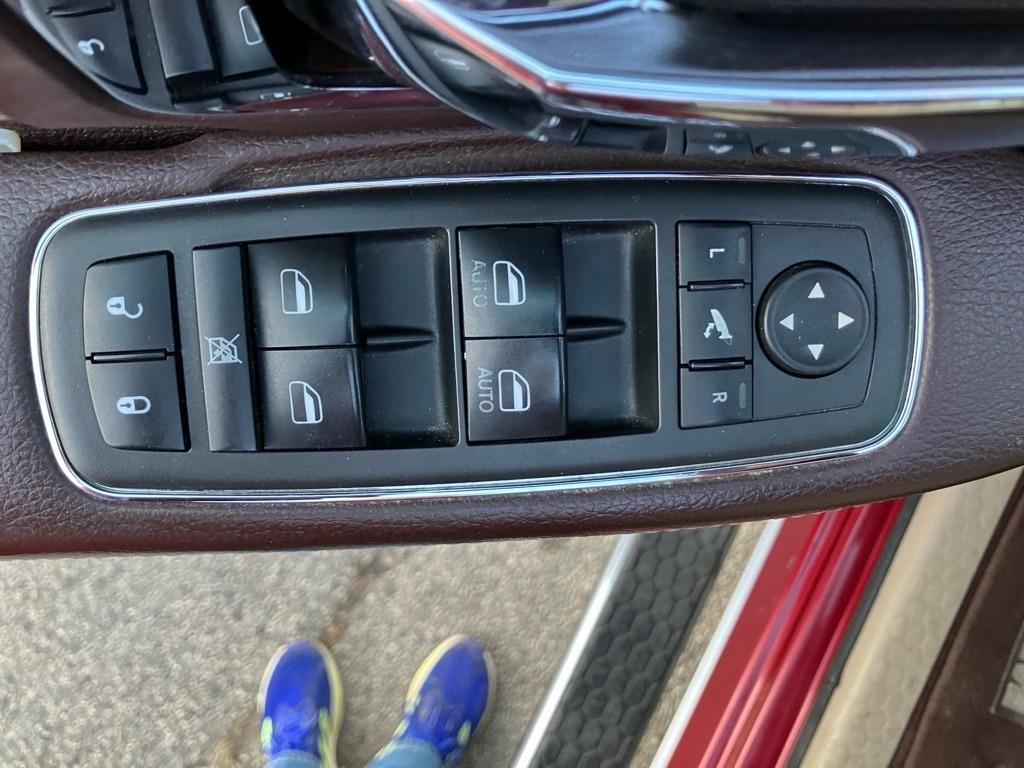 RAM 1500 Laramie Crew Cab SWB 4WD 2013