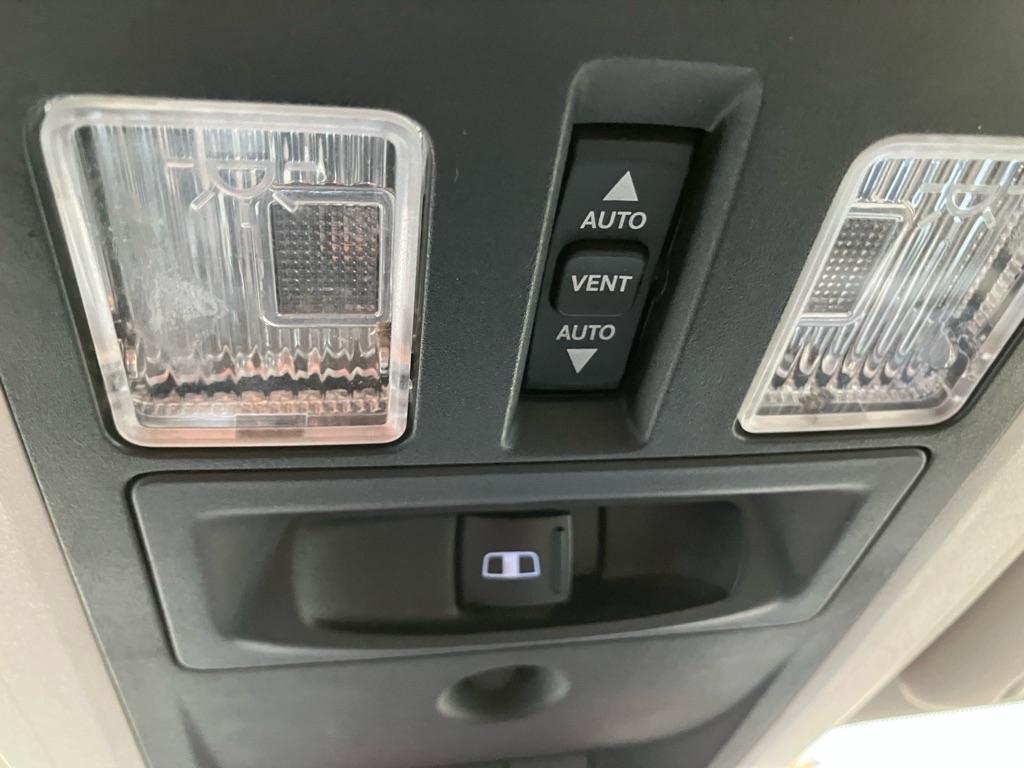 RAM 1500 Laramie Crew Cab SWB 4WD 2013