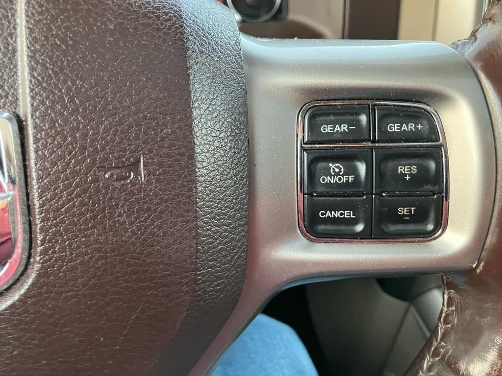 RAM 1500 Laramie Crew Cab SWB 4WD 2013