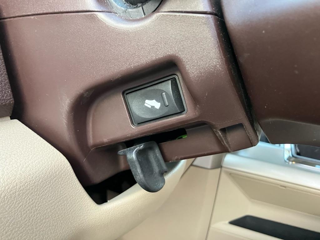 RAM 1500 Laramie Crew Cab SWB 4WD 2013