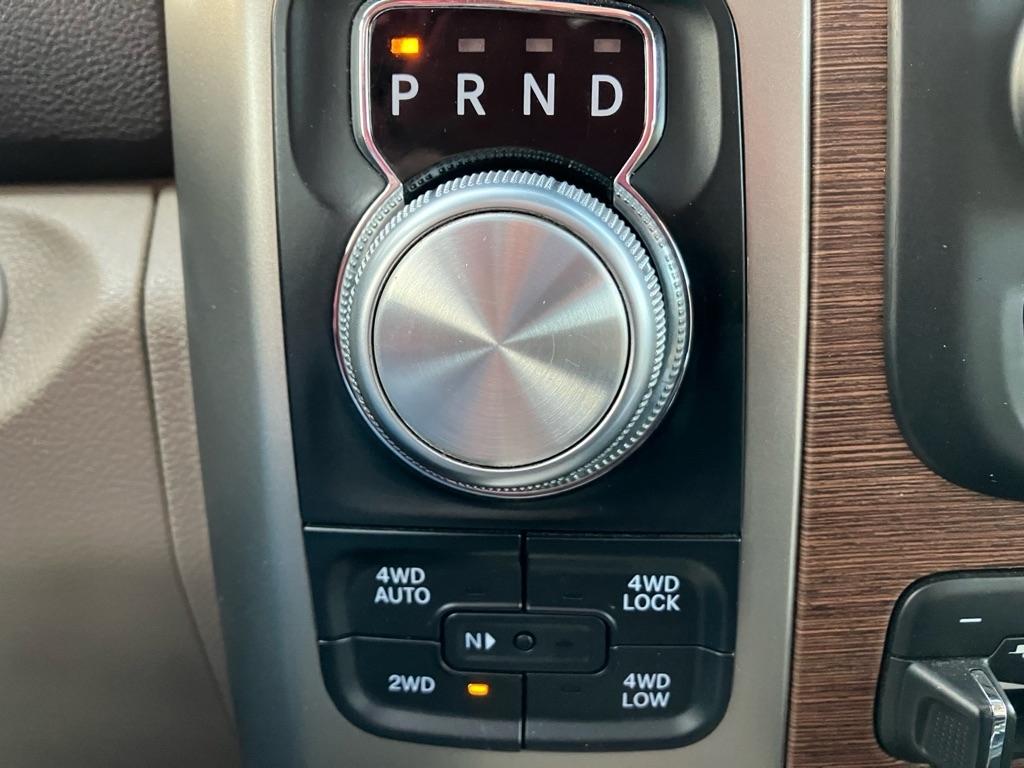 RAM 1500 Laramie Crew Cab SWB 4WD 2013