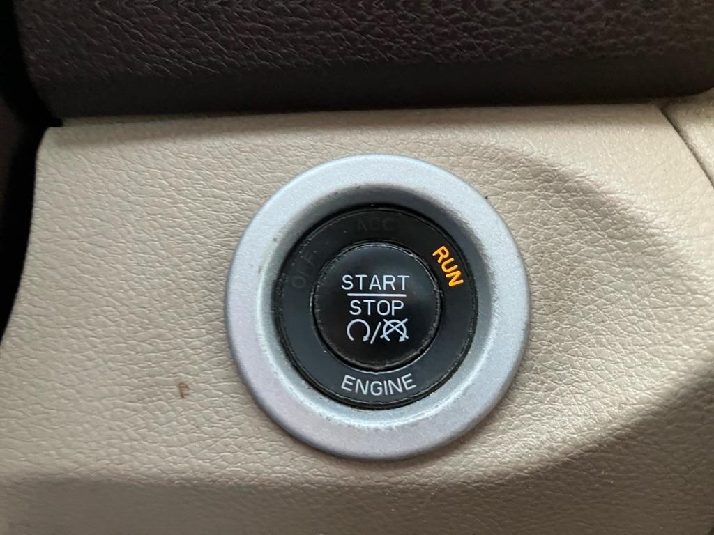 RAM 1500 Laramie Crew Cab SWB 4WD 2013