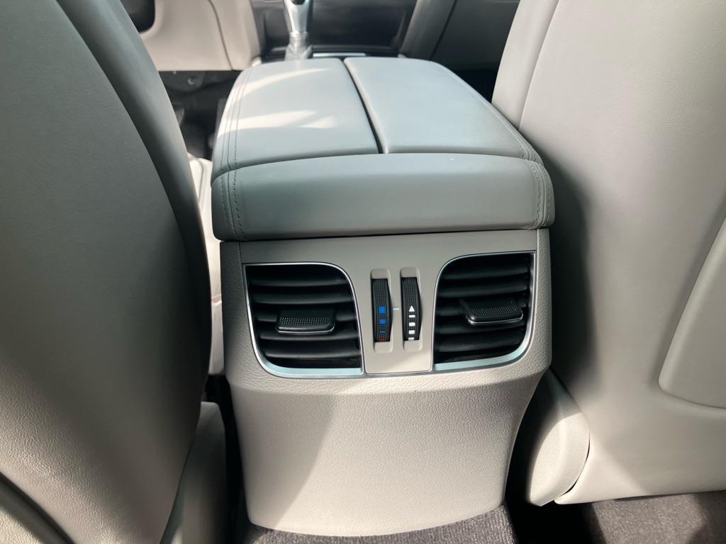 Hyundai Genesis 5.0L RWD 2015