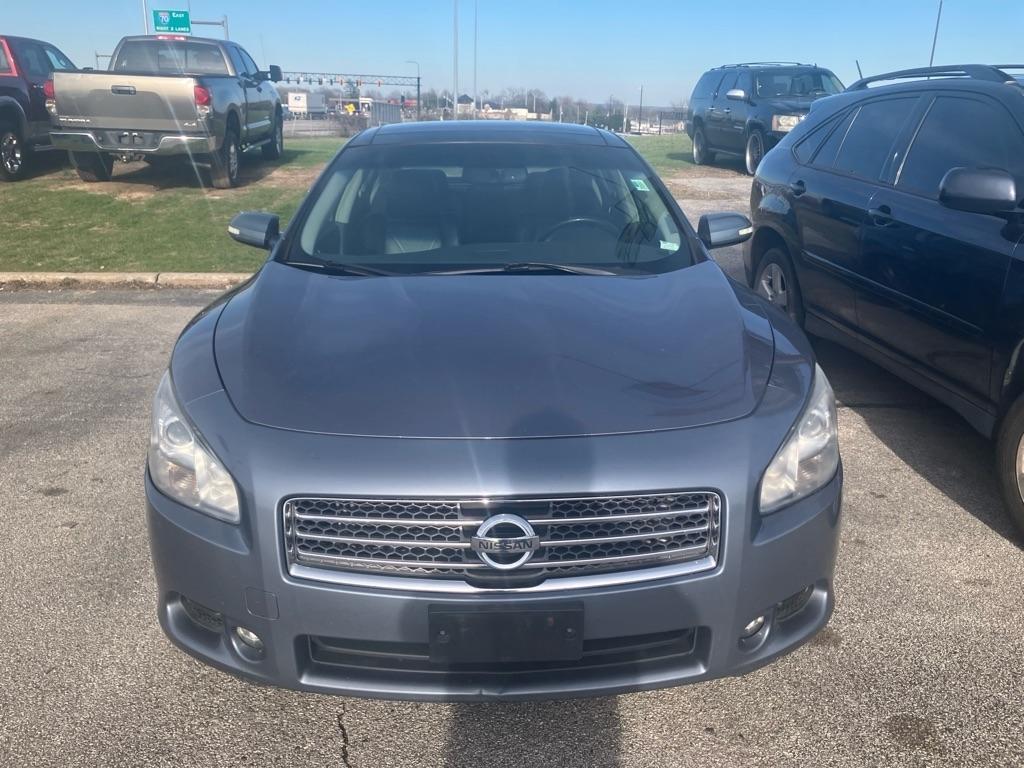 Nissan Maxima S 2010