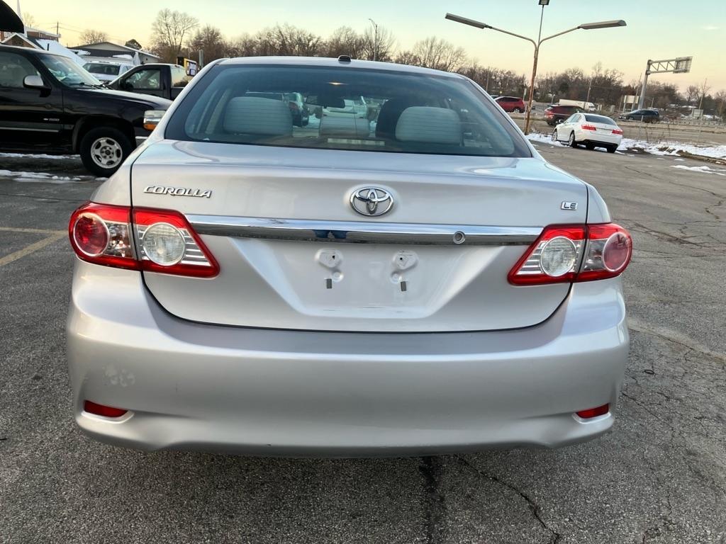 Toyota Corolla Base 5-Speed MT 2011