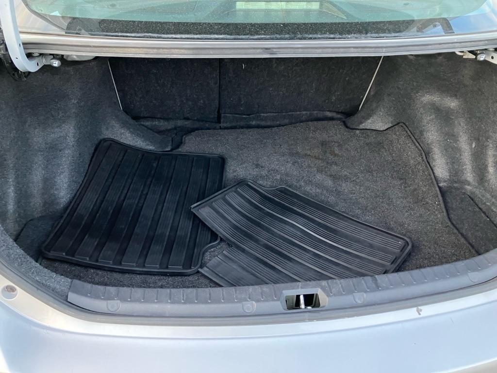 Toyota Corolla Base 5-Speed MT 2011