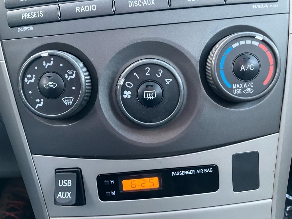 Toyota Corolla Base 5-Speed MT 2011