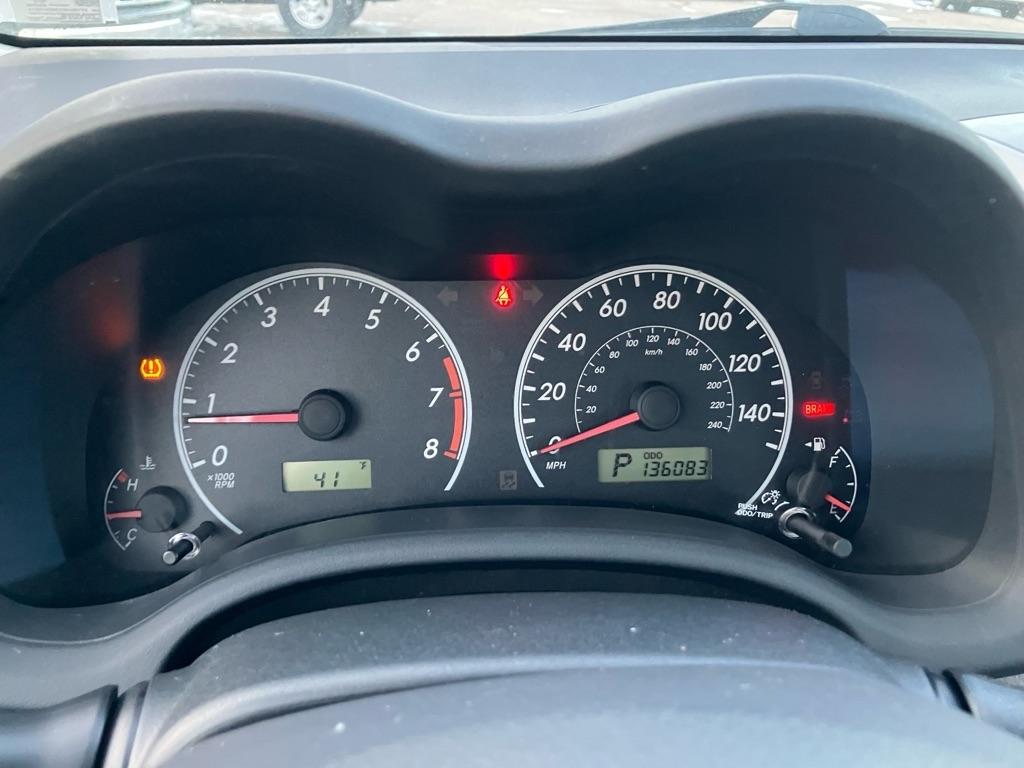 Toyota Corolla Base 5-Speed MT 2011