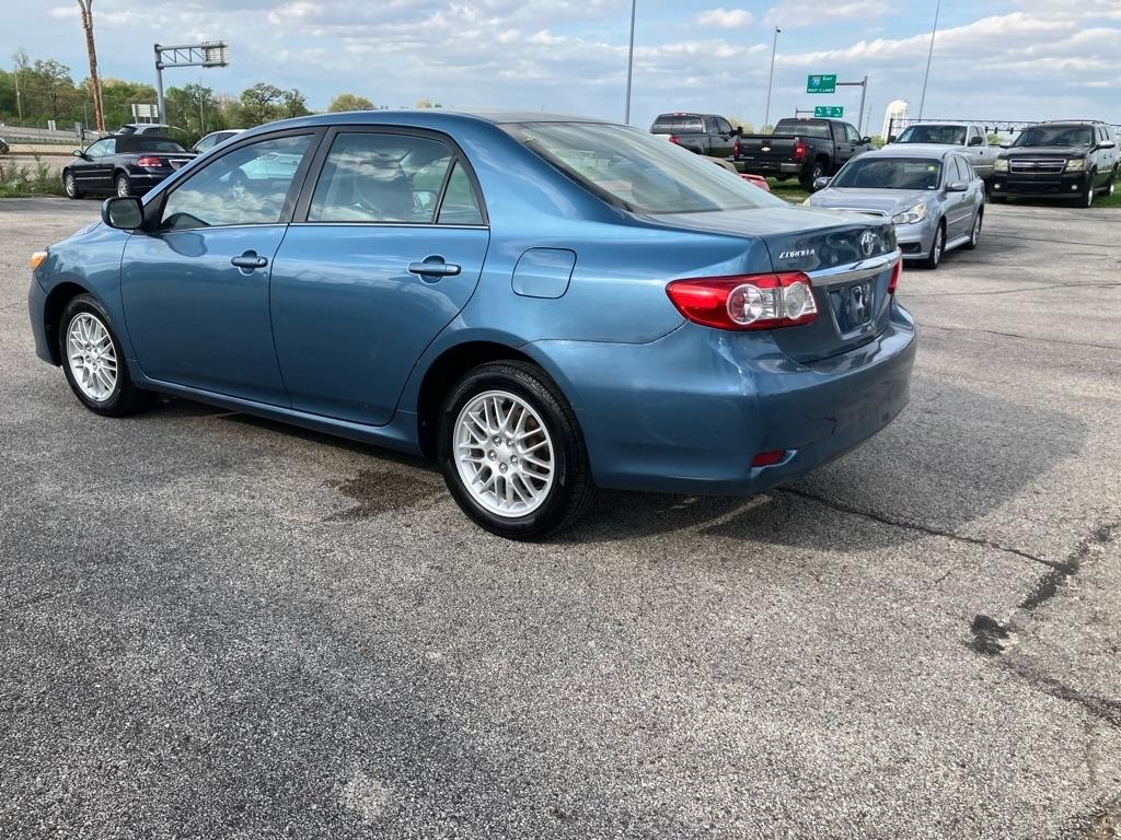 Toyota Corolla S 5-Speed MT 2013