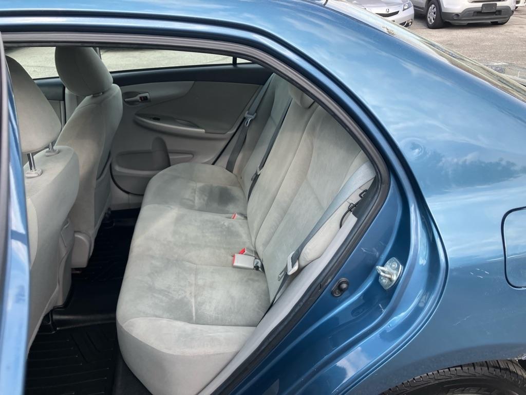 Toyota Corolla S 5-Speed MT 2013