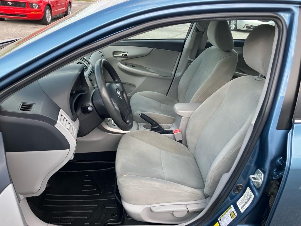 Toyota Corolla S 5-Speed MT 2013