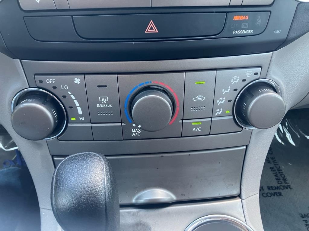 Toyota Highlander Base 4WD 2008