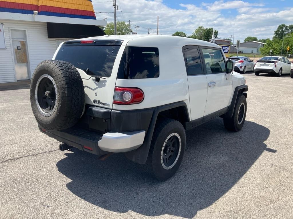 Toyota FJ Cruiser 4WD MT 2012