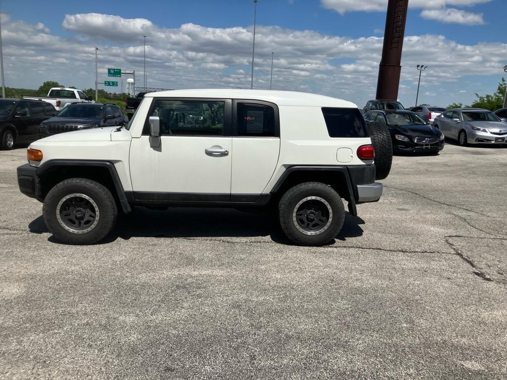 Toyota FJ Cruiser 4WD MT 2012