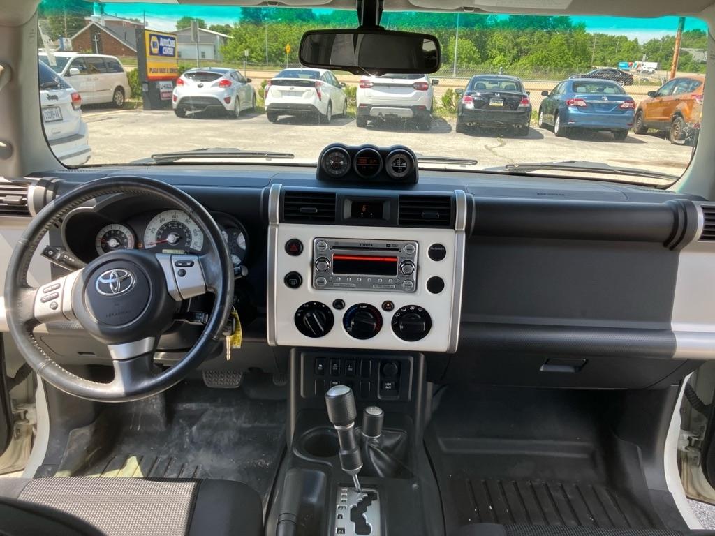 Toyota FJ Cruiser 4WD MT 2012