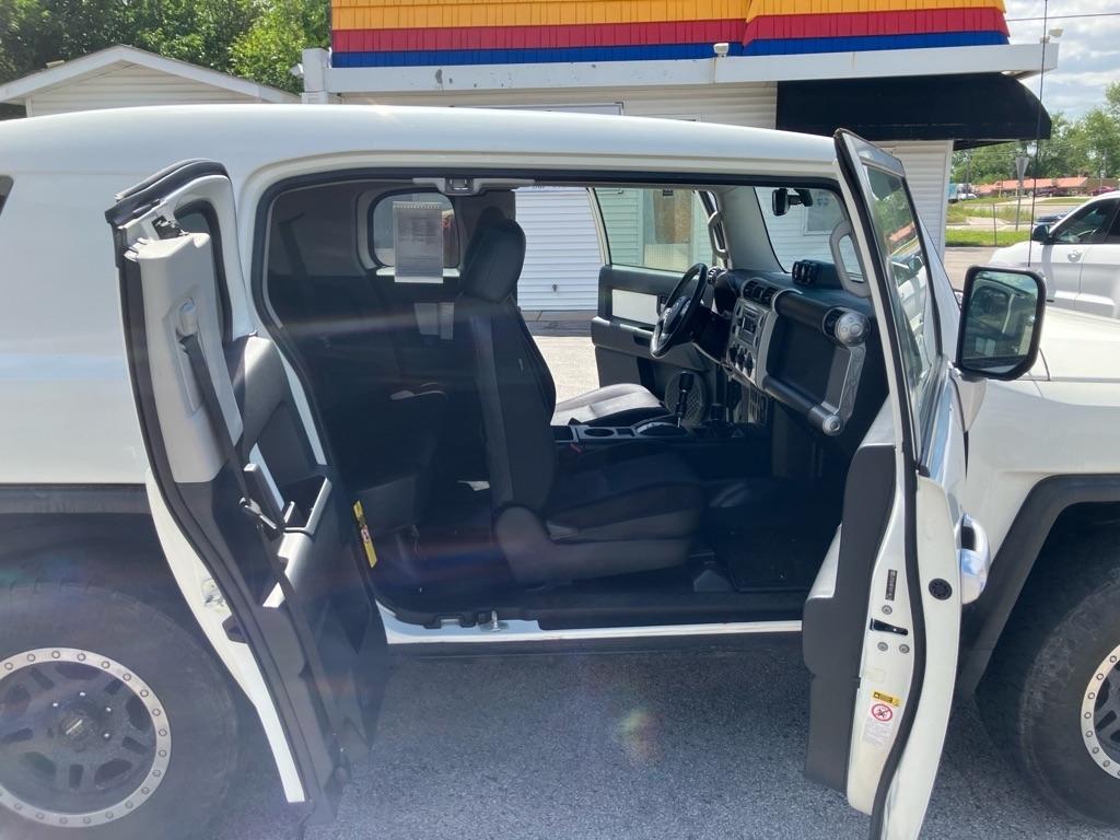 Toyota FJ Cruiser 4WD MT 2012
