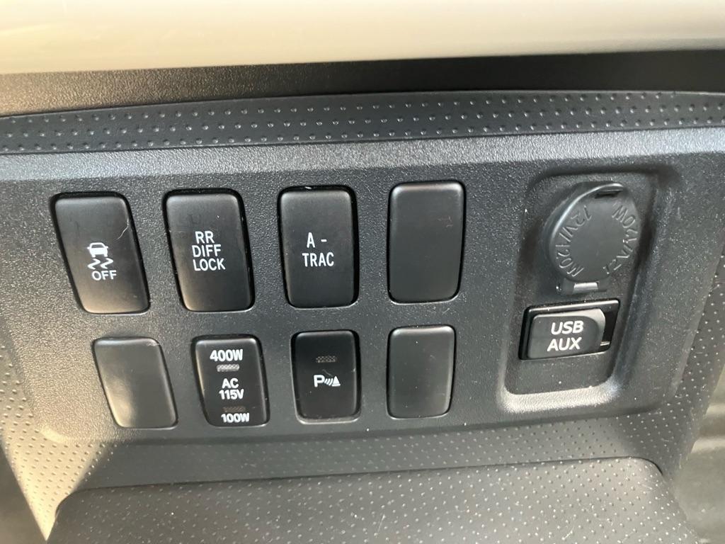 Toyota FJ Cruiser 4WD MT 2012