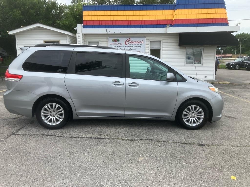 2011 Toyota Sienna XLE 8-Pass V6