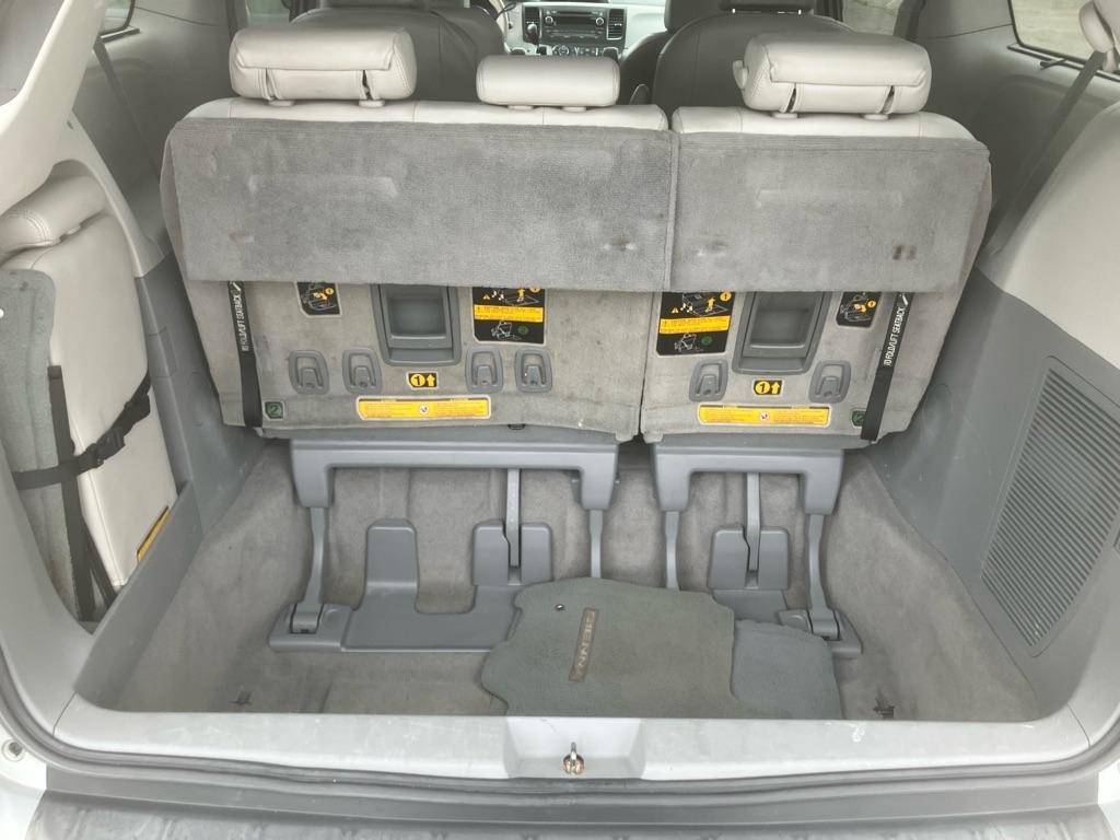 Toyota Sienna XLE 8-Pass V6 2011