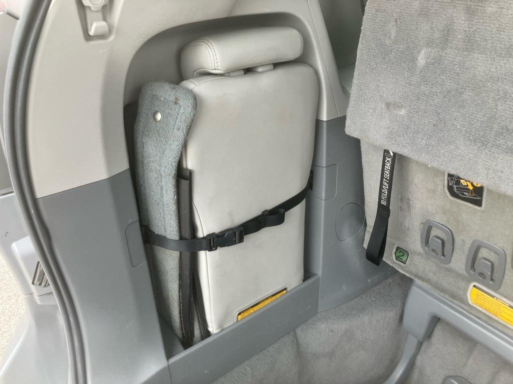 Toyota Sienna XLE 8-Pass V6 2011