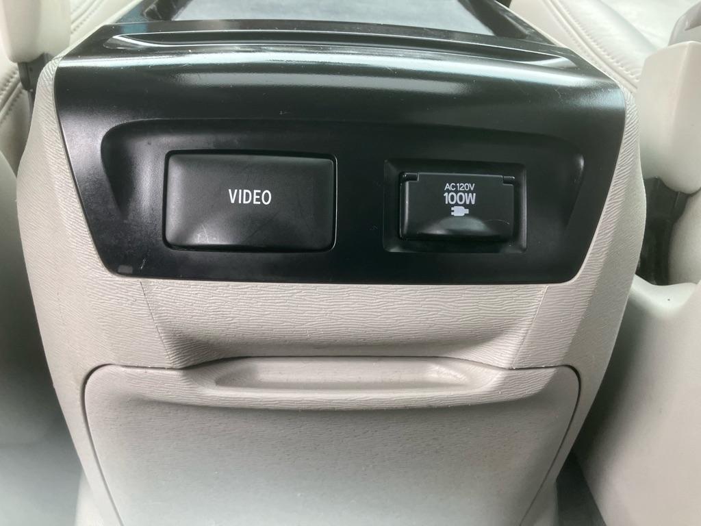 Toyota Sienna XLE 8-Pass V6 2011