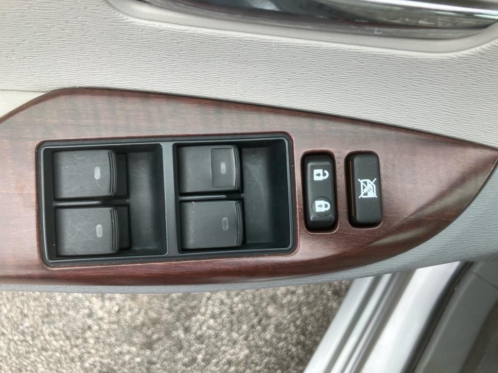 Toyota Sienna XLE 8-Pass V6 2011
