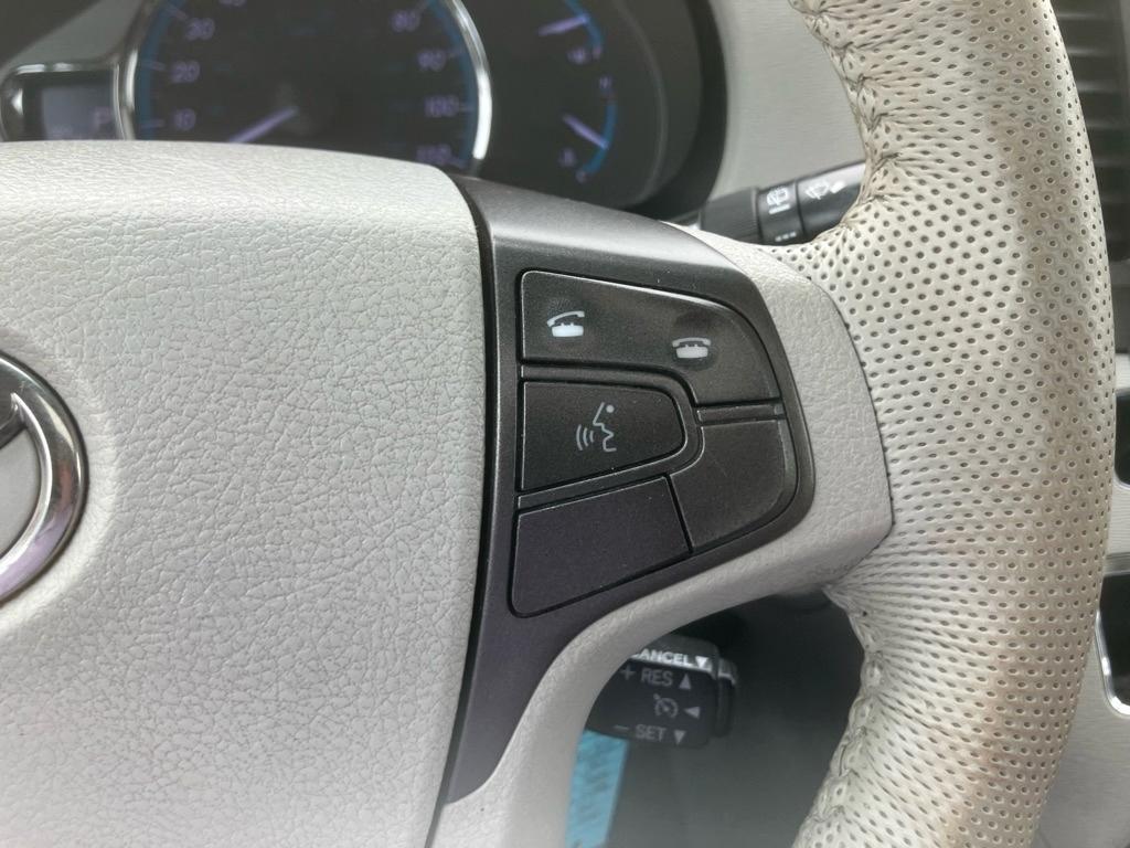 Toyota Sienna XLE 8-Pass V6 2011