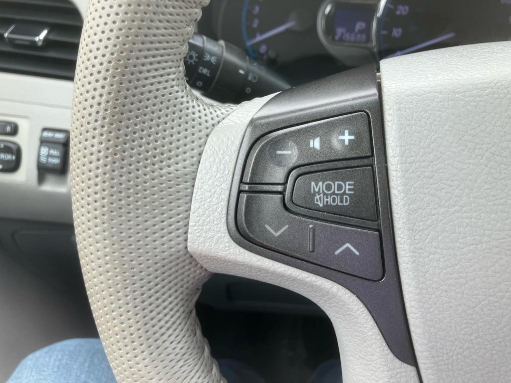 Toyota Sienna XLE 8-Pass V6 2011