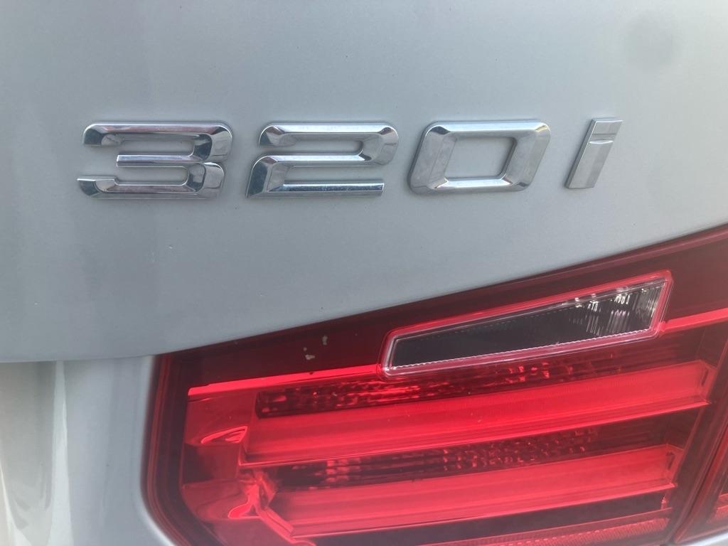 BMW 3-Series 320i Sedan 2014