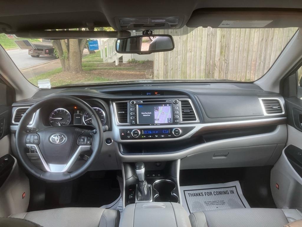 Toyota Highlander Limited AWD V6 2016